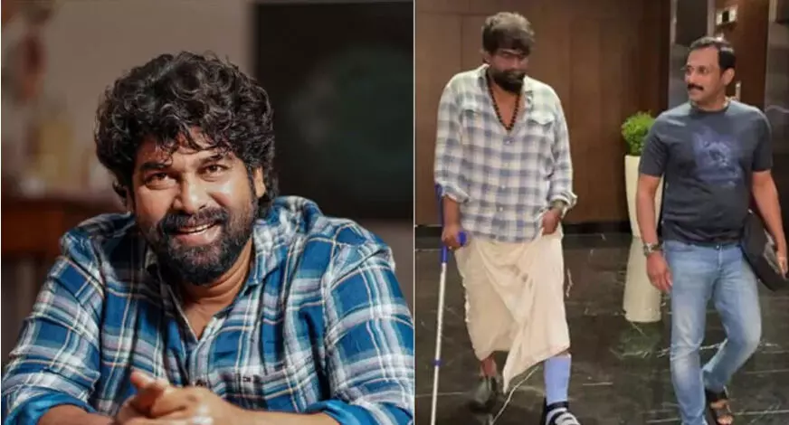 ഹെലികോപ്റ്ററിൽ നിന്നും ചാടുന്ന രംഗം ചിത്രീകരിക്കുന്നതിനിടെ അപകടം; നടൻ ജോജു ജോർജിന് പരിക്ക് ഹെലികോപ്റ്ററിൽ നിന്നും ചാടുന്ന രംഗം ചിത്രീകരിക്കുന്നതിനിടെ അപകടം; നടൻ ജോജു ജോർജിന് പരിക്ക്