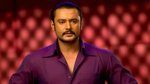 ആരാധകനെ കൊന്നു; കുറ്റം ഏറ്റെടുക്കാൻ ടാക്സി ഡ്രൈവറെ നിർബന്ധിച്ചു ആരാധകനെ കൊന്നു; കുറ്റം ഏറ്റെടുക്കാൻ ടാക്സി ഡ്രൈവറെ നിർബന്ധിച്ചു