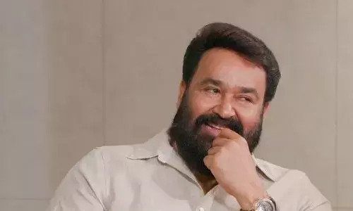 ശ്രീകുമാരൻ തമ്പി ഫൗണ്ടേഷൻ പുരസ്‌കാരം മോഹൻലാലിന് ലഭിച്ചു