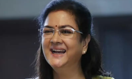 പാർവതിക്ക് നന്ദി, ക്രിസ്റ്റോ ടോമിയോട് ക്ഷമ ചോദിക്കുന്നു; പുരകസ്കാര നിറവിൽ ഉർവശി