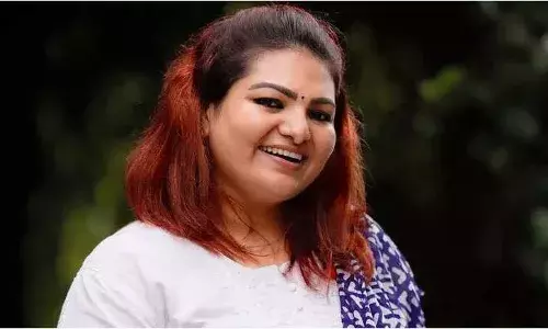 ഫ്രീ ടിക്കറ്റ് നൽകി ആളെ കുത്തിക്കയറ്റുന്നു; പരാതിയുമായി സാന്ദ്ര തോമസ് ഫ്രീ ടിക്കറ്റ് നൽകി ആളെ കുത്തിക്കയറ്റുന്നു; പരാതിയുമായി സാന്ദ്ര തോമസ്