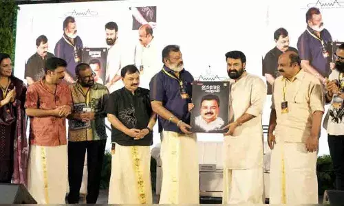 ഇടവേളകളില്ലാതെ പ്രകാശനം ചെയ്തു ഇടവേളകളില്ലാതെ പ്രകാശനം ചെയ്തു