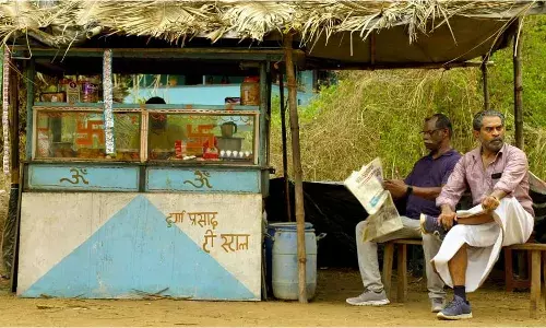 ബംഗാളി നായരുടെ ചായക്കടയിൽ വിനായകനും സുരാജും തമ്മിലിടഞ്ഞു; തെക്ക് വടക്ക്