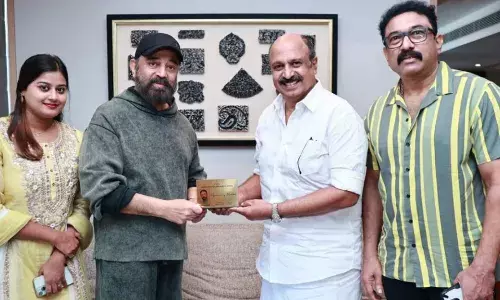 ‘അമ്മ’യിൽ അംഗത്വമെടുത്ത് കമൽഹാസൻ ‘അമ്മ’യിൽ അംഗത്വമെടുത്ത് കമൽഹാസൻ