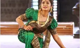 കുളിക്കാൻ പോലും കഴിയാതിരുന്ന ദിനങ്ങളുണ്ടായിട്ടുണ്ട്, അപ്പോഴും നൃത്തം മുടക്കിയില്ല: നവ്യ നായർ കുളിക്കാൻ പോലും കഴിയാതിരുന്ന ദിനങ്ങളുണ്ടായിട്ടുണ്ട്, അപ്പോഴും നൃത്തം മുടക്കിയില്ല: നവ്യ നായർ