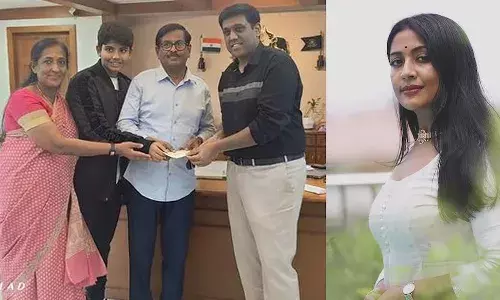അഞ്ച് രൂപ കൊടുത്താൽ പത്ത് പേരെ അറിയിക്കണോ?: വിമർശനങ്ങൾക്ക് മറുപടി നൽകി നവ്യ അഞ്ച് രൂപ കൊടുത്താൽ പത്ത് പേരെ അറിയിക്കണോ?: വിമർശനങ്ങൾക്ക് മറുപടി നൽകി നവ്യ