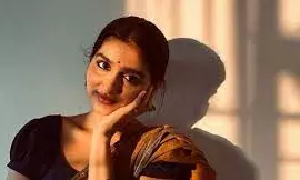 വയനാടിനെ ചേർത്തുപിടിച്ച് അനശ്വര രാജൻ; ദുരിതാശ്വാസ നിധിയിലേക്ക് 2 ലക്ഷം സംഭാന നൽകി വയനാടിനെ ചേർത്തുപിടിച്ച് അനശ്വര രാജൻ; ദുരിതാശ്വാസ നിധിയിലേക്ക് 2 ലക്ഷം സംഭാന നൽകി