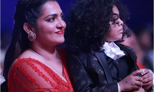 അമ്മ എന്താണെന്ന് അറിയില്ല, അതുകൊണ്ട് തന്നെ അത് വല്ലാത്തൊരു അനുഭവമായിരുന്നു: പാർവതി തിരുവോത്ത് അമ്മ എന്താണെന്ന് അറിയില്ല, അതുകൊണ്ട് തന്നെ അത് വല്ലാത്തൊരു അനുഭവമായിരുന്നു: പാർവതി തിരുവോത്ത്