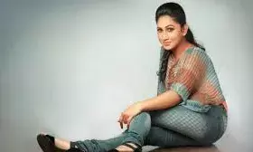 ഈ പ്രഹസനം ഇനിയെങ്കിലും അവാർഡ് ജൂറിയും സർക്കാരും നിർത്തുക: അഞ്ജലി അമീർ ഈ പ്രഹസനം ഇനിയെങ്കിലും അവാർഡ് ജൂറിയും സർക്കാരും നിർത്തുക: അഞ്ജലി അമീർ