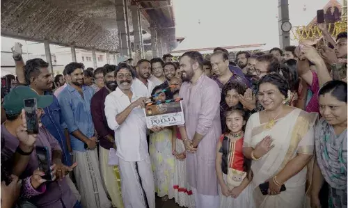 മാളികപ്പുറം ടീമിന്റെ പുതിയ ചിത്രം സുമതി വളവ്ന്റെ പൂജ ചോറ്റാനിക്കരയിൽ നടന്നു മാളികപ്പുറം ടീമിന്റെ പുതിയ ചിത്രം സുമതി വളവ്ന്റെ പൂജ ചോറ്റാനിക്കരയിൽ നടന്നു