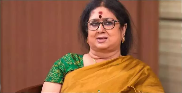പ്രേം നസീർ വായിലേക്ക് ഒഴിച്ചതിൽ ആസിഡ് ഉണ്ടായിരുന്നു; മനഃപൂർവ്വം ചെയ്തതാണെന്ന് വിശ്വസിക്കുന്നില്ല; ശബ്ദം നഷ്ടമായതിനെ കുറിച്ച് കലാരഞ്ജിനി പ്രേം നസീർ വായിലേക്ക് ഒഴിച്ചതിൽ ആസിഡ് ഉണ്ടായിരുന്നു; മനഃപൂർവ്വം ചെയ്തതാണെന്ന് വിശ്വസിക്കുന്നില്ല; ശബ്ദം നഷ്ടമായതിനെ കുറിച്ച് കലാരഞ്ജിനി