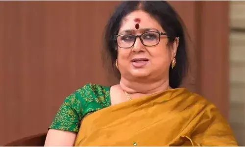 പ്രേം നസീർ വായിലേക്ക് ഒഴിച്ചതിൽ ആസിഡ് ഉണ്ടായിരുന്നു; മനഃപൂർവ്വം ചെയ്തതാണെന്ന് വിശ്വസിക്കുന്നില്ല; ശബ്ദം നഷ്ടമായതിനെ കുറിച്ച് കലാരഞ്ജിനി പ്രേം നസീർ വായിലേക്ക് ഒഴിച്ചതിൽ ആസിഡ് ഉണ്ടായിരുന്നു; മനഃപൂർവ്വം ചെയ്തതാണെന്ന് വിശ്വസിക്കുന്നില്ല; ശബ്ദം നഷ്ടമായതിനെ കുറിച്ച് കലാരഞ്ജിനി