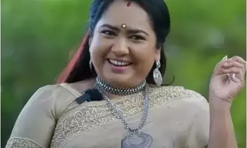 സംവിധായകൻ മുഖത്ത് അടിക്കാൻ ചെരുപ്പൂരി; സെറ്റിലെ ദുരനുഭവം തുറന്ന് പറഞ്ഞ് നടി ഉഷ സംവിധായകൻ മുഖത്ത് അടിക്കാൻ ചെരുപ്പൂരി; സെറ്റിലെ ദുരനുഭവം തുറന്ന് പറഞ്ഞ് നടി ഉഷ