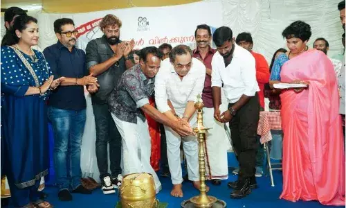 സ്വപ്നങ്ങൾ വിൽക്കുന്ന ചന്ദ്രനഗറിത്തിൻ്റെ പൂജ കഴിഞ്ഞു സ്വപ്നങ്ങൾ വിൽക്കുന്ന ചന്ദ്രനഗറിത്തിൻ്റെ പൂജ കഴിഞ്ഞു