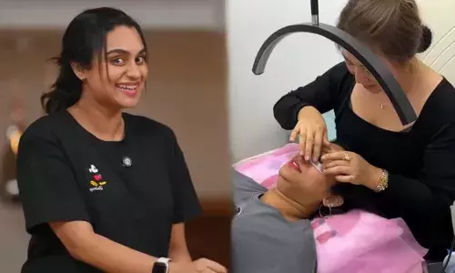 പിള്ളേരുടെ ഓരോരോ ഫാഷനേ; കൺപീലിയിൽ പരീക്ഷണം നടത്തി ലക്ഷ്മി നക്ഷത്ര