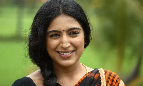 എല്ലാവരുടെയും മുന്നിലിട്ട് സംവിധായകൻ എന്നെ തല്ലി: പത്മപ്രിയ എല്ലാവരുടെയും മുന്നിലിട്ട് സംവിധായകൻ എന്നെ തല്ലി: പത്മപ്രിയ