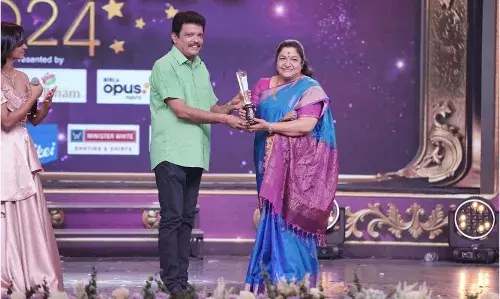 സുരേഷ്ഗോപിക്ക് ആദരവ് അർപ്പിച്ച് ടെലിവിഷൻ അവാർഡ് സുരേഷ്ഗോപിക്ക് ആദരവ് അർപ്പിച്ച് ടെലിവിഷൻ അവാർഡ്
