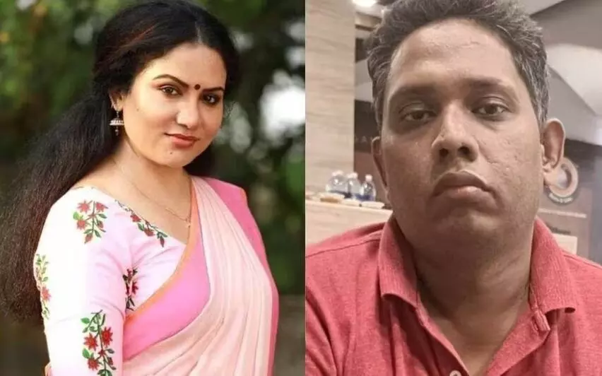 അതൊരു പാവം മനുഷ്യനാണ്; സന്തോഷ് വർക്കിയുടെ നെഗറ്റീവ് റിവ്യൂവിൽ ഷീലു എബ്രഹാം അതൊരു പാവം മനുഷ്യനാണ്; സന്തോഷ് വർക്കിയുടെ നെഗറ്റീവ് റിവ്യൂവിൽ ഷീലു എബ്രഹാം