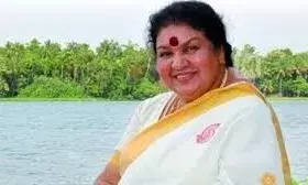 മലയാളിയുടെ പൊന്നമ്മ, ആ വലിയ ചുവന്ന പൊട്ടിനു പിന്നിലെ കഥ പറഞ്ഞു! മലയാളിയുടെ പൊന്നമ്മ, ആ വലിയ ചുവന്ന പൊട്ടിനു പിന്നിലെ കഥ പറഞ്ഞു!