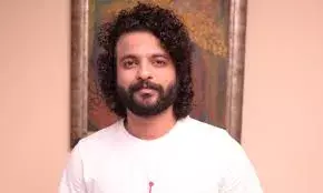 എ.ആർ.എമ്മിനെ പ്രശംസിച്ച് നീരജ് മാധവ് എ.ആർ.എമ്മിനെ പ്രശംസിച്ച് നീരജ് മാധവ്