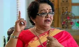 അതിജീവിതയെന്ന് നമ്മൾ വിളിക്കുന്ന ആ കുട്ടിക്ക് നീതി കിട്ടണം; അന്വേഷണ ഉദ്യോഗസ്ഥരോട് സഹതാപം തോന്നുന്നു: മല്ലിക സുകുമാരൻ അതിജീവിതയെന്ന് നമ്മൾ വിളിക്കുന്ന ആ കുട്ടിക്ക് നീതി കിട്ടണം; അന്വേഷണ ഉദ്യോഗസ്ഥരോട് സഹതാപം തോന്നുന്നു: മല്ലിക സുകുമാരൻ