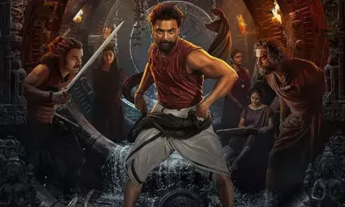 വ്യാജപതിപ്പിനെ വരെ തോൽപ്പിക്കുന്ന ടോവിനോ മാജിക് : ARM 100 കോടി ക്ലബ്ബിൽ വ്യാജപതിപ്പിനെ വരെ തോൽപ്പിക്കുന്ന ടോവിനോ മാജിക് : ARM 100 കോടി ക്ലബ്ബിൽ