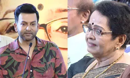 പണ്ട് രാജുവിനെതിരെ മുദ്രാവാക്യം വിളിച്ചവർ ഇന്ന് അനുഭവിക്കുന്നുണ്ട്: മല്ലിക സുകുമാരൻ പണ്ട് രാജുവിനെതിരെ മുദ്രാവാക്യം വിളിച്ചവർ ഇന്ന് അനുഭവിക്കുന്നുണ്ട്: മല്ലിക സുകുമാരൻ