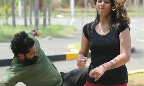 ദ വെയ്റ്റിംങ് ലിസ്റ്റ് ആൻ ആന്റി ഡോട്ട് - ട്രാപ്പിൽ അകപ്പെട്ട പെൺകുട്ടിയുടെ പോരാട്ടത്തിന്റെ കഥ ദ വെയ്റ്റിംങ് ലിസ്റ്റ് ആൻ ആന്റി ഡോട്ട് - ട്രാപ്പിൽ അകപ്പെട്ട പെൺകുട്ടിയുടെ പോരാട്ടത്തിന്റെ കഥ