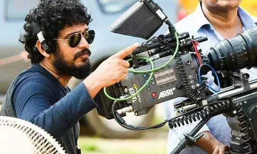 കൊമ്പന്മാർ കുത്തുകൂടുമ്പോൾ വിജയ് ദേവരകൊണ്ട കാരവാനിൽ: ജോമോൻ ടി ജോൺ കൊമ്പന്മാർ കുത്തുകൂടുമ്പോൾ വിജയ് ദേവരകൊണ്ട കാരവാനിൽ: ജോമോൻ ടി ജോൺ