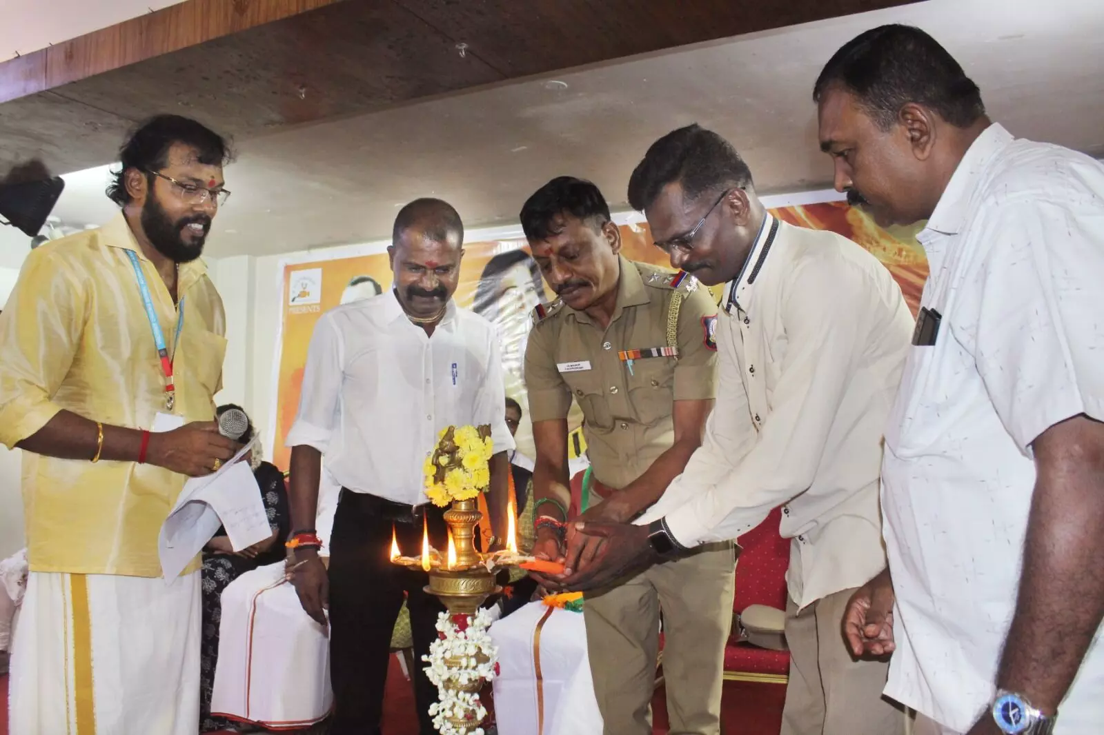 നമോ യോഗി-യോഗി ആദിത്യനാദിനെക്കുറിച്ച് സിനിമ .പൂജ കഴിഞ്ഞു നമോ യോഗി-യോഗി ആദിത്യനാദിനെക്കുറിച്ച് സിനിമ .പൂജ കഴിഞ്ഞു