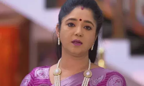 റോജ കണ്ടപ്പോൾ സ്വയം ചെരുപ്പൂരി തലയിലടിച്ചു: ഐശ്വര്യ