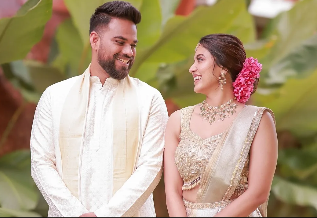 നിന്നിൽ ഞാൻ എന്നെ കണ്ടെത്തിയിരിക്കുന്നു; റോഷന്റെ കൈപിടിച്ചു അഞ്ചു കുര്യൻ