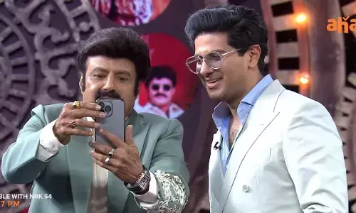 ദുൽഖറിന്റെ ഫോണിൽനിന്ന് മമ്മൂട്ടിയെ വിഡിയോകോൾ ചെയ്ത് തെലുങ്ക് താരം നന്ദമൂരി ബാലയ്യ ദുൽഖറിന്റെ ഫോണിൽനിന്ന് മമ്മൂട്ടിയെ വിഡിയോകോൾ ചെയ്ത് തെലുങ്ക് താരം നന്ദമൂരി ബാലയ്യ