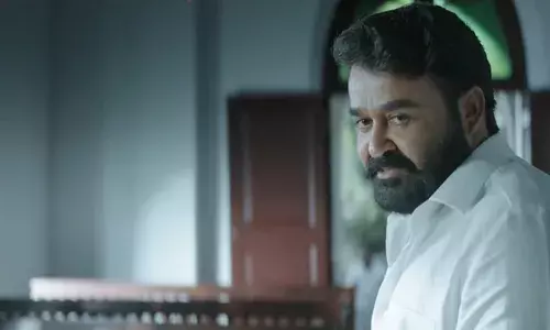 പകൽ സ്റ്റീഫൻ നെടുമ്പള്ളി, രാത്രിയിൽ കാർ ഡ്രൈവർ