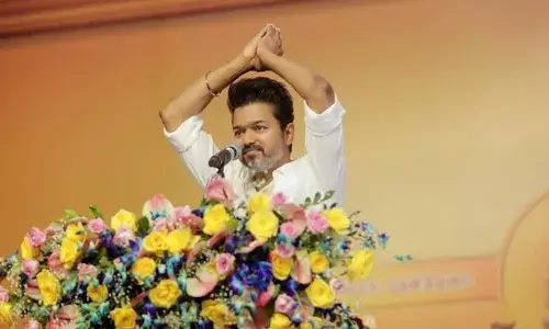 ദീപാവലി  ദിനത്തിൽ ആശംസകളുമായി നടൻ വിജയ്.