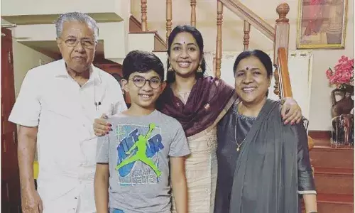 മട്ടൻ ബിരിയാണിയും ചിക്കൻ ബിരിയാണിയും ഉണ്ടാക്കാൻ പഠിപ്പിച്ചത് മുഖ്യമന്ത്രിയുടെ ഭാര്യയെന്ന് നവ്യ മട്ടൻ ബിരിയാണിയും ചിക്കൻ ബിരിയാണിയും ഉണ്ടാക്കാൻ പഠിപ്പിച്ചത് മുഖ്യമന്ത്രിയുടെ ഭാര്യയെന്ന് നവ്യ