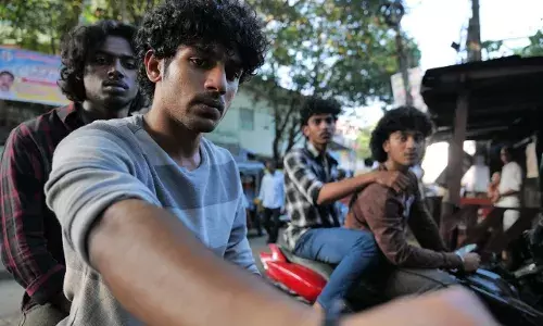 മുറയിലെ അനന്ദു എന്ന കഥാപാത്രമായി തകർത്തഭിനയിച്ച് ആദ്യ മലയാള ചിത്രത്തിൽ പ്രേക്ഷകരുടെ കൈയടി നേടി ഹൃദു ഹാറൂൺ മുറയിലെ അനന്ദു എന്ന കഥാപാത്രമായി തകർത്തഭിനയിച്ച് ആദ്യ മലയാള ചിത്രത്തിൽ പ്രേക്ഷകരുടെ കൈയടി നേടി ഹൃദു ഹാറൂൺ