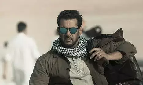 നടൻ സൽമാൻഖാനെതിരെയുള്ള വധഭീഷണി : 24 കാരനായ ഗാനരചയിതാവ് അറസ്റ്റിൽ നടൻ സൽമാൻഖാനെതിരെയുള്ള വധഭീഷണി : 24 കാരനായ ഗാനരചയിതാവ് അറസ്റ്റിൽ