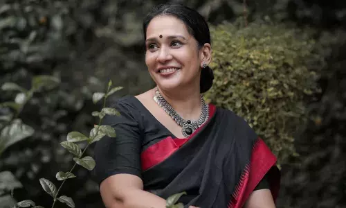 സുധ കൊങ്കരയെ ചാൻസ് ചോദിച്ചു വിളിച്ചു അബദ്ധം പറ്റിയിട്ടുണ്ട് : മാല പാർവതി സുധ കൊങ്കരയെ ചാൻസ് ചോദിച്ചു വിളിച്ചു അബദ്ധം പറ്റിയിട്ടുണ്ട് : മാല പാർവതി