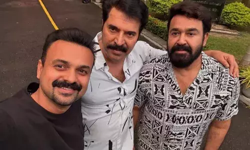 വിത്ത് ബിഗ് Ms ,ഫാൻബോയിങ് അറ്റ് ഇറ്റ്സ് പീക്ക്; വൈറലായി ചാക്കോച്ചന്റെ സെൽഫി വിത്ത് ബിഗ് Ms ,ഫാൻബോയിങ് അറ്റ് ഇറ്റ്സ് പീക്ക്; വൈറലായി ചാക്കോച്ചന്റെ സെൽഫി