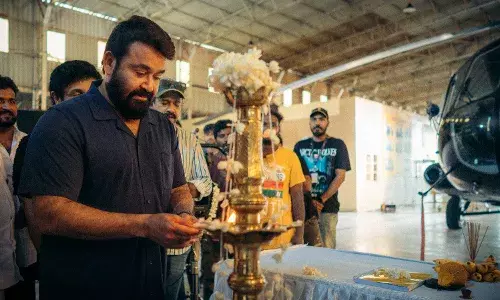 മോഹന്ലാല് തിരിതെളിച്ചു,മലയാളത്തിന്റെ വമ്പന് സിനിമയ്ക്ക് ശ്രീലങ്കയില് തുടക്കം മോഹന്ലാല് തിരിതെളിച്ചു,മലയാളത്തിന്റെ വമ്പന് സിനിമയ്ക്ക് ശ്രീലങ്കയില് തുടക്കം