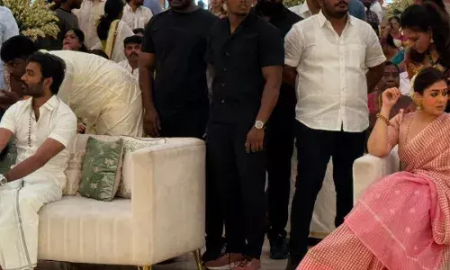 കണ്ടിട്ടും കാണാത്ത പോലെ താരങ്ങൾ ; ധനുഷ്-നയൻതാര പോരിനിടയിൽ വൈറലായി  ചിത്രം കണ്ടിട്ടും കാണാത്ത പോലെ താരങ്ങൾ ; ധനുഷ്-നയൻതാര പോരിനിടയിൽ വൈറലായി  ചിത്രം