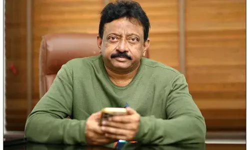 ആന്ധ്രാപ്രദേശ് പോലീസ് ചോദ്യം ചെയ്യാൻ വിളിപ്പിച്ച ശേഷം ഒളിവിലായി സംവിധായകൻ രാം ഗോപാൽ വർമ്മ ആന്ധ്രാപ്രദേശ് പോലീസ് ചോദ്യം ചെയ്യാൻ വിളിപ്പിച്ച ശേഷം ഒളിവിലായി സംവിധായകൻ രാം ഗോപാൽ വർമ്മ