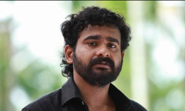 നടൻ, സംവിധായകൻ ,തിരക്കഥാകൃത് ;എന്നിട്ടും പാരമ്പര്യത്തിന്റെ പേരിൽ മാത്രം തിരിച്ചറിയപ്പെടുന്നത് സങ്കടകരം :സിദ്ധാർഥ് ഭരതൻ