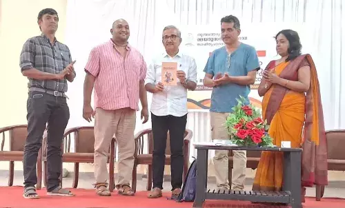 പ്രതിമുഖം സിനിമാ സംവിധായകൻ്റെ പുസ്തകം പ്രകാശിതമായി ........ പ്രതിമുഖം സിനിമാ സംവിധായകൻ്റെ പുസ്തകം പ്രകാശിതമായി ........