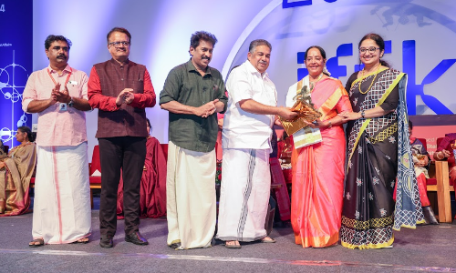  മറക്കില്ലൊരിക്കലൂം  അനശ്വര നായികമാർക്ക് ആദരവുമായി കേരളം ചലച്ചിത്ര അക്കാദമി