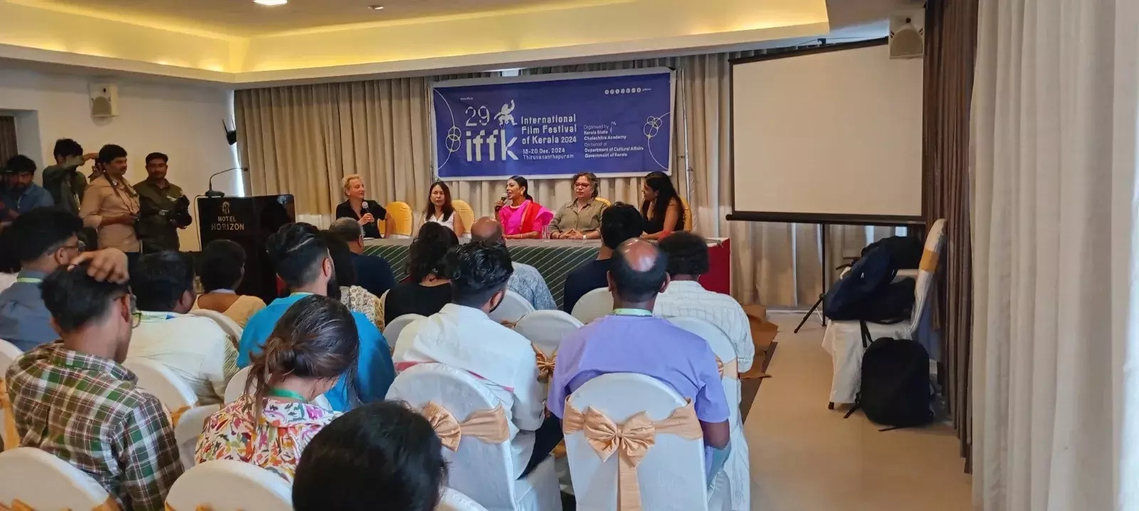 ഐ എഫ് എഫ് കെ ഏഴാം ദിനം :ഫീമെയിൽ വോയ്‌സസ് എന്ന പാനൽ സംഘടിപ്പിച്ചു