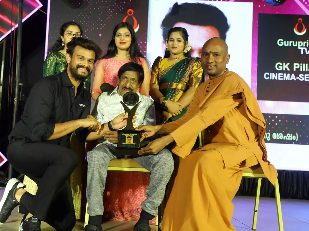 ഗുരു പ്രിയ -- ജി. കെ. പിള്ള അവാർഡുകൾ സമ്മാനിച്ചു ഗുരു പ്രിയ -- ജി. കെ. പിള്ള അവാർഡുകൾ സമ്മാനിച്ചു