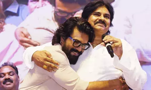 ഗെയിം ചേഞ്ചർ പ്രീ-റിലീസ് ഇവന്റ്; റാം ചരൺ- ശങ്കർ ചിത്രത്തിന് വിജയാശംസകളുമായി ആന്ധ്ര ഉപമുഖ്യമന്ത്രി പവൻ കല്യാൺ ഗെയിം ചേഞ്ചർ പ്രീ-റിലീസ് ഇവന്റ്; റാം ചരൺ- ശങ്കർ ചിത്രത്തിന് വിജയാശംസകളുമായി ആന്ധ്ര ഉപമുഖ്യമന്ത്രി പവൻ കല്യാൺ