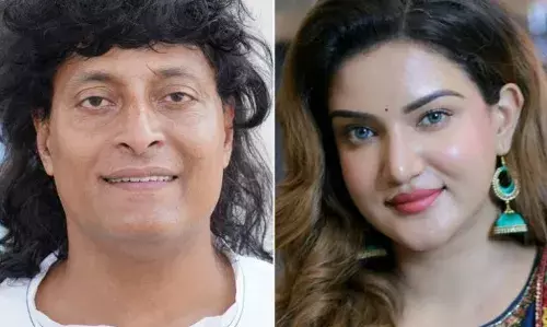 ഒളിപ്പോര് അവസാനിച്ചു ; ബോബി ചെമ്മണ്ണൂരിന്റെ പേരിൽ കേസ് കൊടുത്ത് ഹണി റോസ് ഒളിപ്പോര് അവസാനിച്ചു ; ബോബി ചെമ്മണ്ണൂരിന്റെ പേരിൽ കേസ് കൊടുത്ത് ഹണി റോസ്